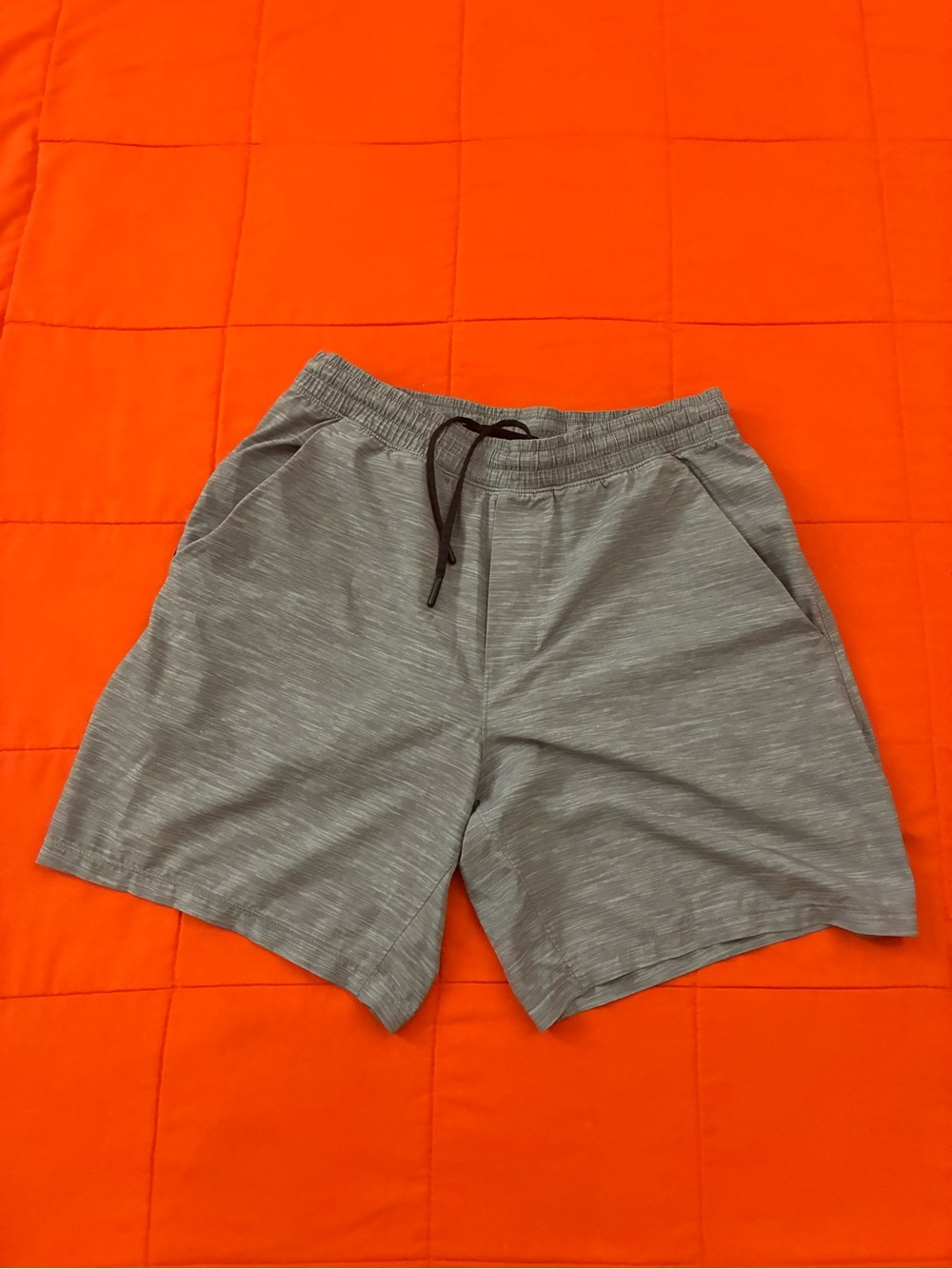 Lululemon Shorts Mens Medium Gray Stretch Perform Athleisure Yoga Casual